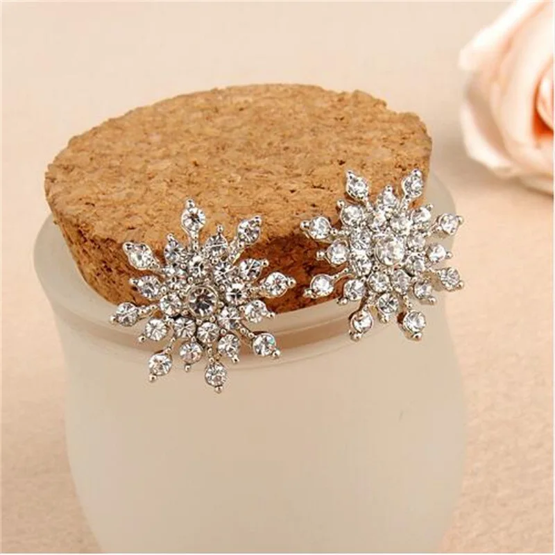 New Fashion Crystal Snowflake Earrings for Women Wedding Party Sweet Flower Stud Earrings Temperament Jewelry Accessories Mujer