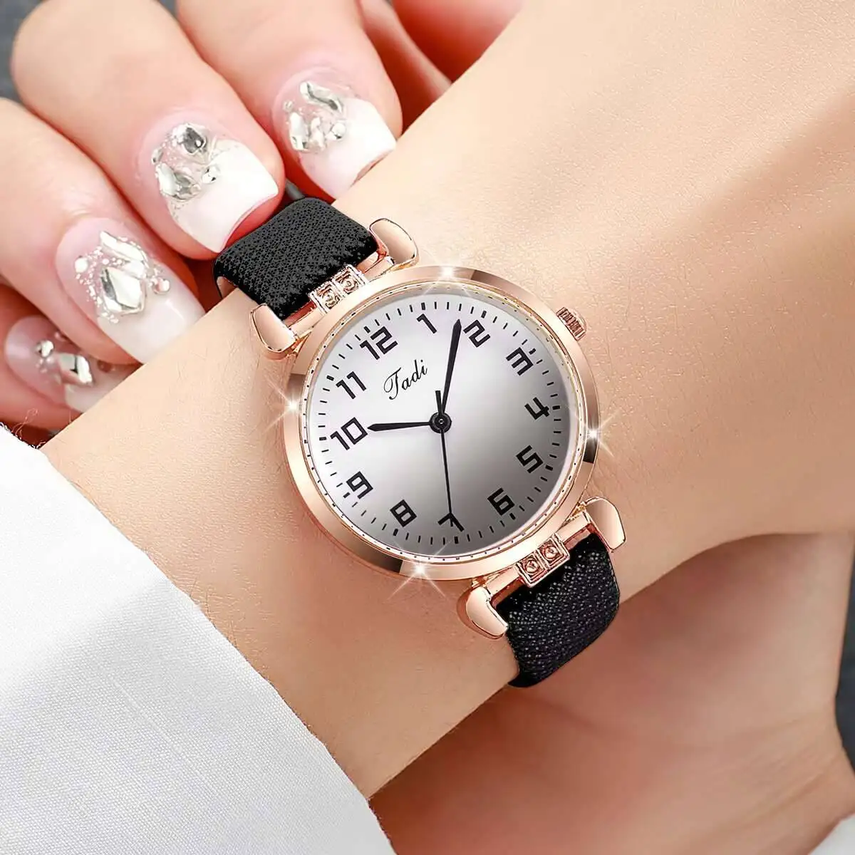 2/3/4/5/6PCS Fashion Women Multicolor Watches Set Simple Small Dial Leather Strap Quartz Watch For Ladies Clock（Without Box）