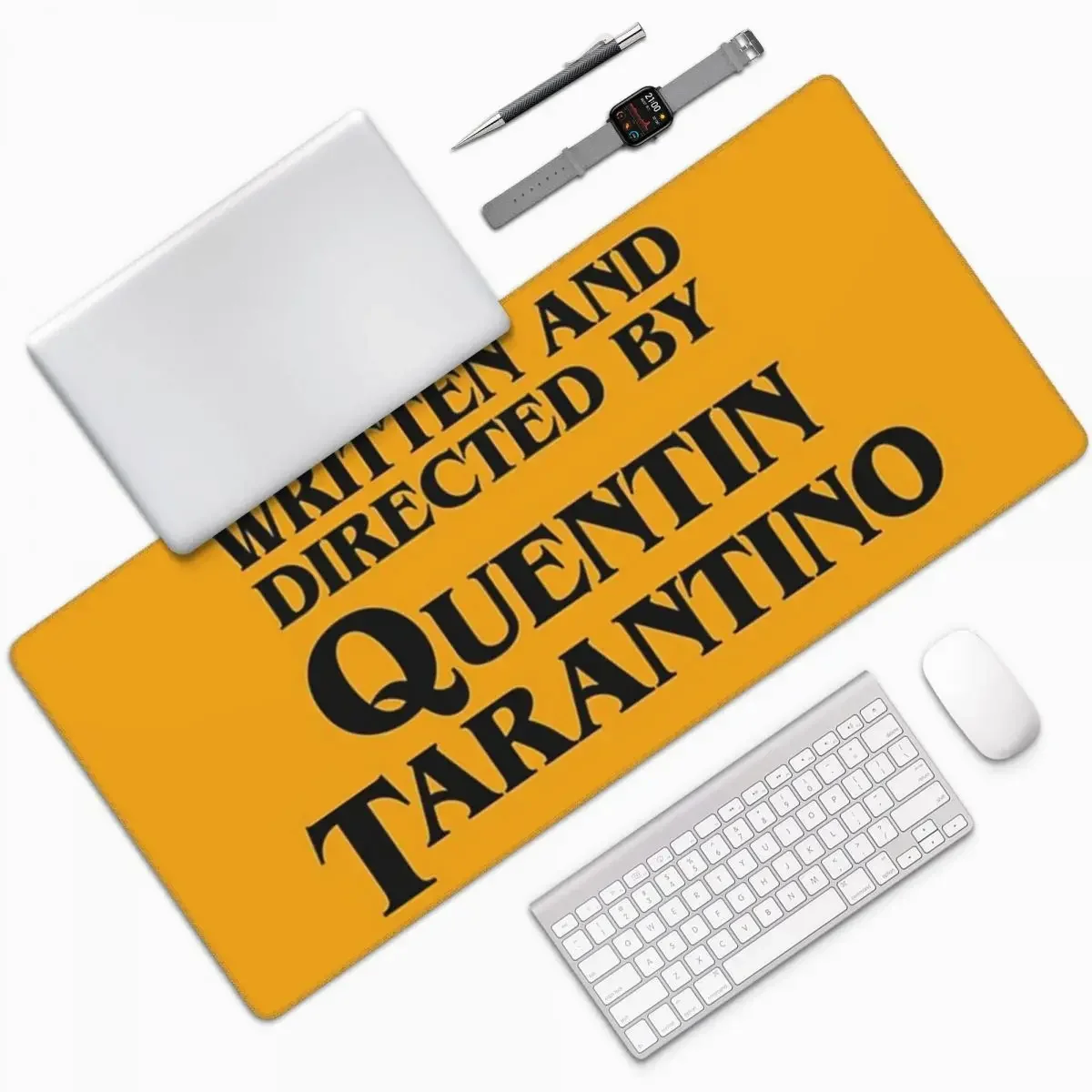 escrita-e-dirigida-por-quentin-tarantino-grande-mouse-pad-teclado-de-computador-tapete-de-mouse-para-jogos-pc-laptop-tapete-de-mesa-tapete-de-mesa-de-escritorio