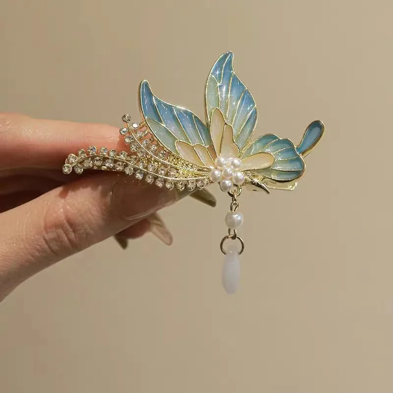 Butterfly Pendant Hair Clip for Women, Fashionable Accessories for Sweet and Fresh Style, Clipping Hair Neatly and Firmly