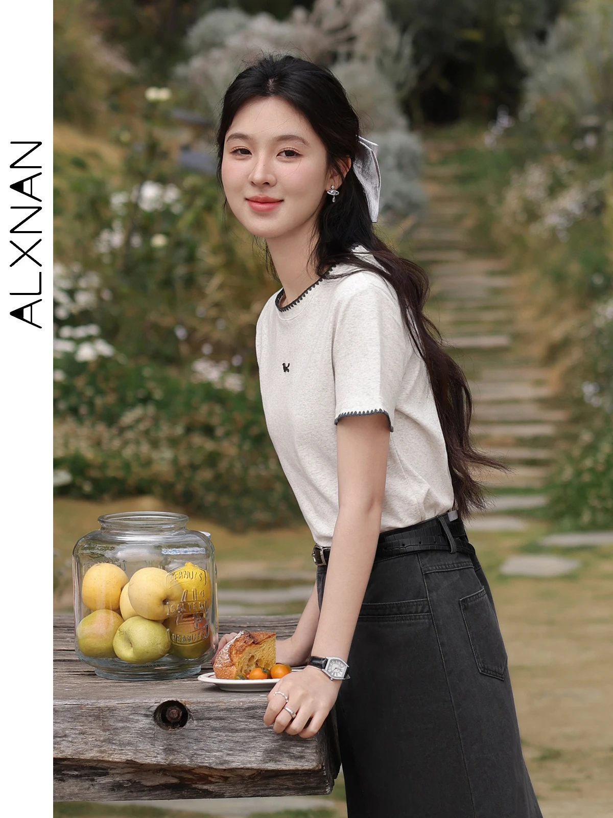 ALXNAN Dames Grijs T-shirt 2025, Zomer Borduren Korte Mouw T-shirt Elegant Katoen Kant Insert Chic Casual Top Dames L55132