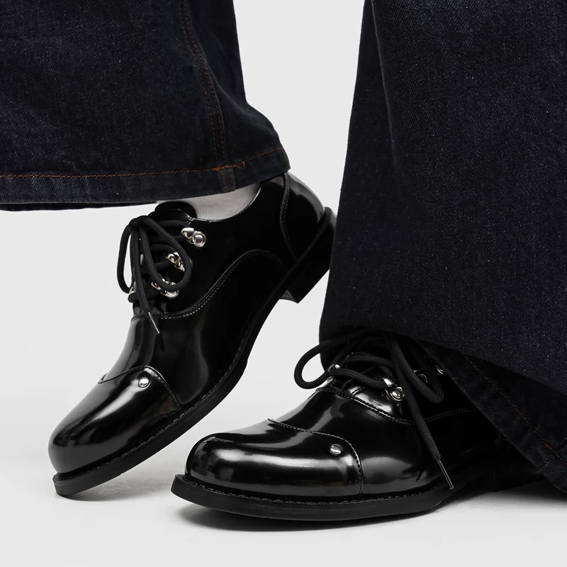 Bright Faced Men Derby Shoes with Personalized Metal Rivet Decoration Lace Up Trendy Fashionable for Daily Street Wear