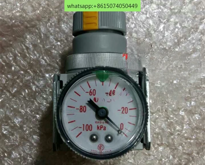 The vacuum regulator VRA 2000-8 new, with strap bracket, good test performance.