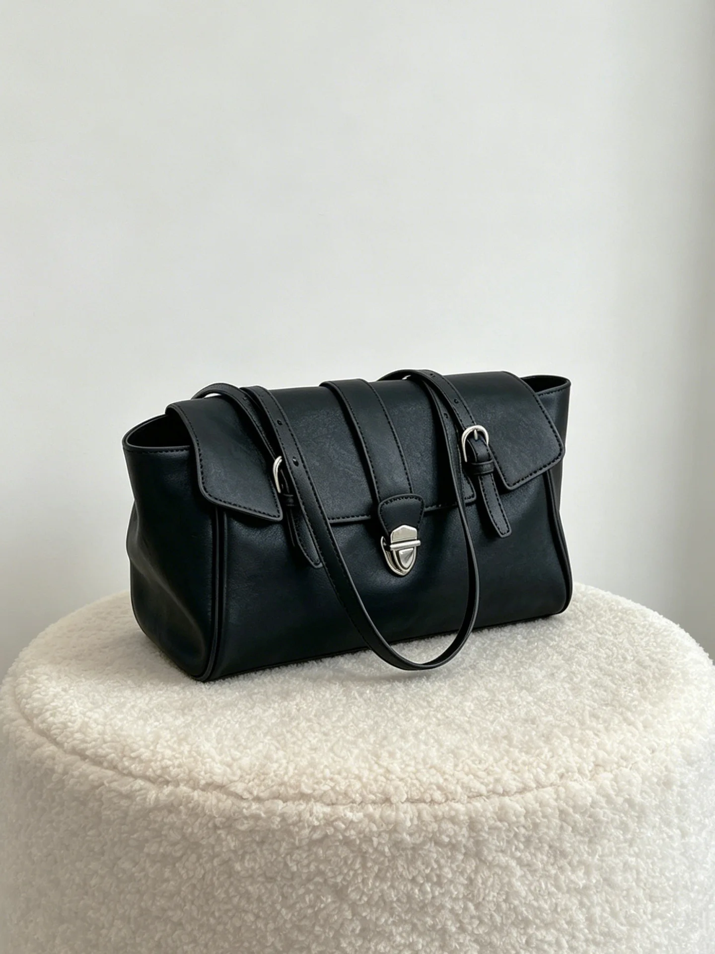 New Briefcase Leisure Workplace Commute Portable Shoulder Versatile Large-capacity Tote Bag Unique and Fashionable Texture