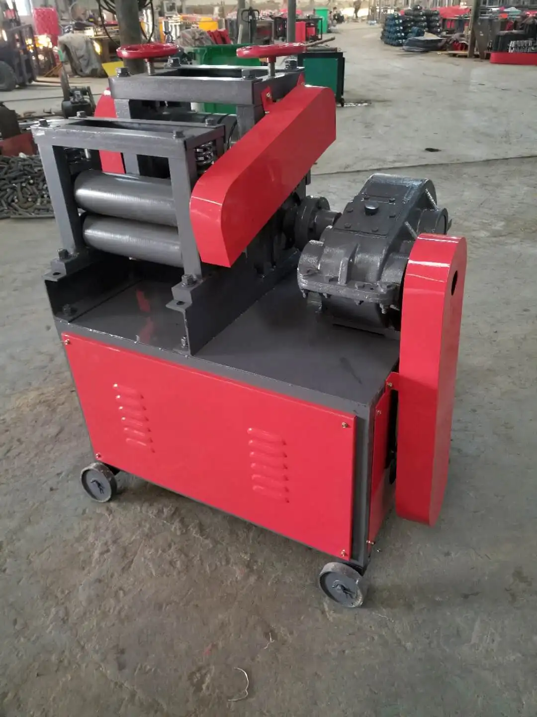 رائجة البيع آلة استقامة القضبان الفولاذية لإعادة تدوير حديد التسليح لفرد حديد التسليح القديم مع تصميم محرك مزدوج عالي الكفاءة