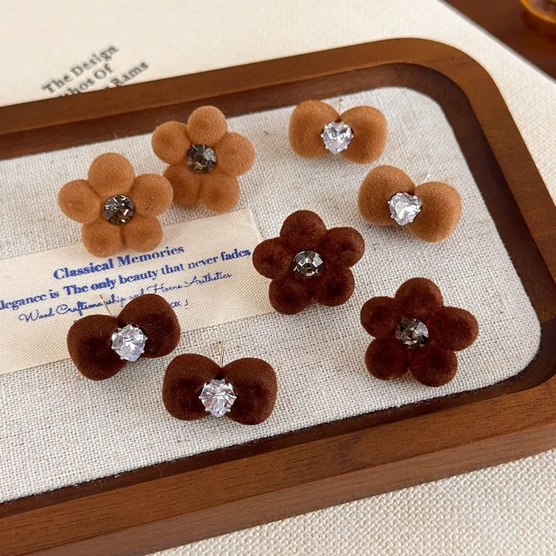 Brown Flocked Velvet Bow Flower Stud Earrings for Women Fall Winter Vintage Elegant Lightweight Rhinestone Premium Accessories