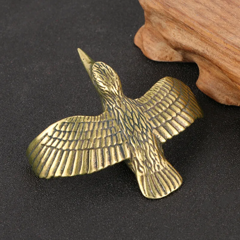 Retro Brass Hummingbird Statue Mini Flying Bird Figurine Nurturable Chinese Tea Accessory for Tea Set Desktop Decor
