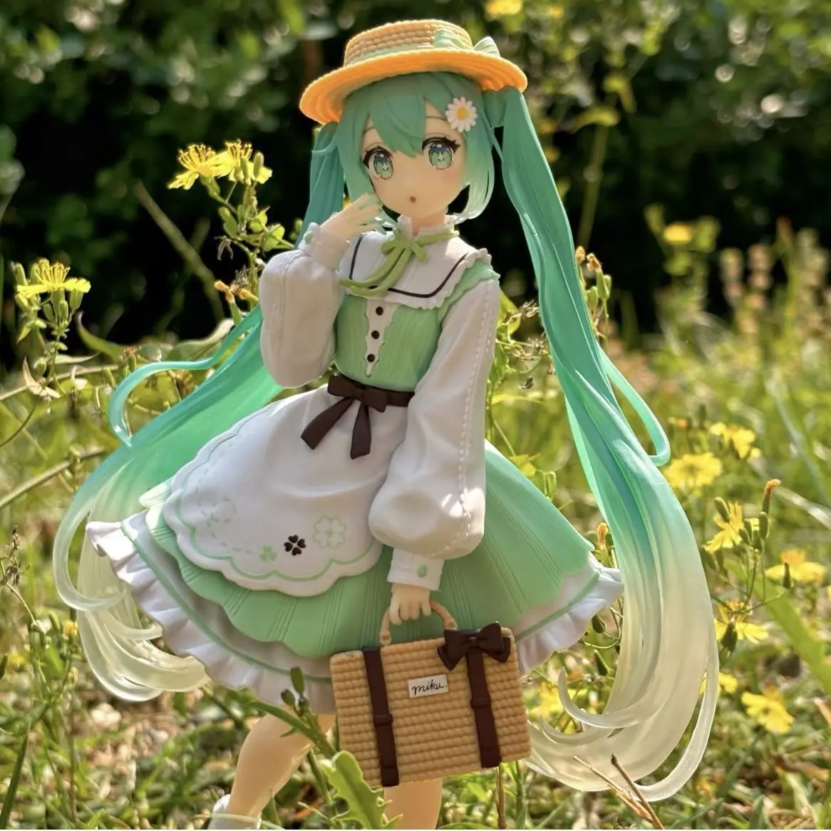 

Hatsune Miku 18cm Anime Figure - Fashion Country Customized Model Doll Action Figurine Toy for Collectors And Gift