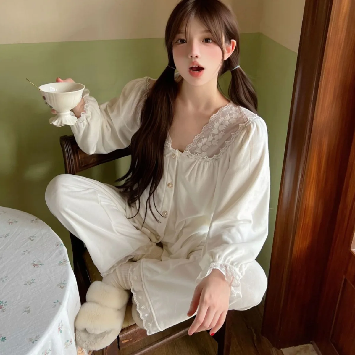

Autumn Velvet Sleepwear Velour Female Pajamas V-Neck Long Sleeve Shirt Trouser Suit Loose Casual Homewear Lounge Wear