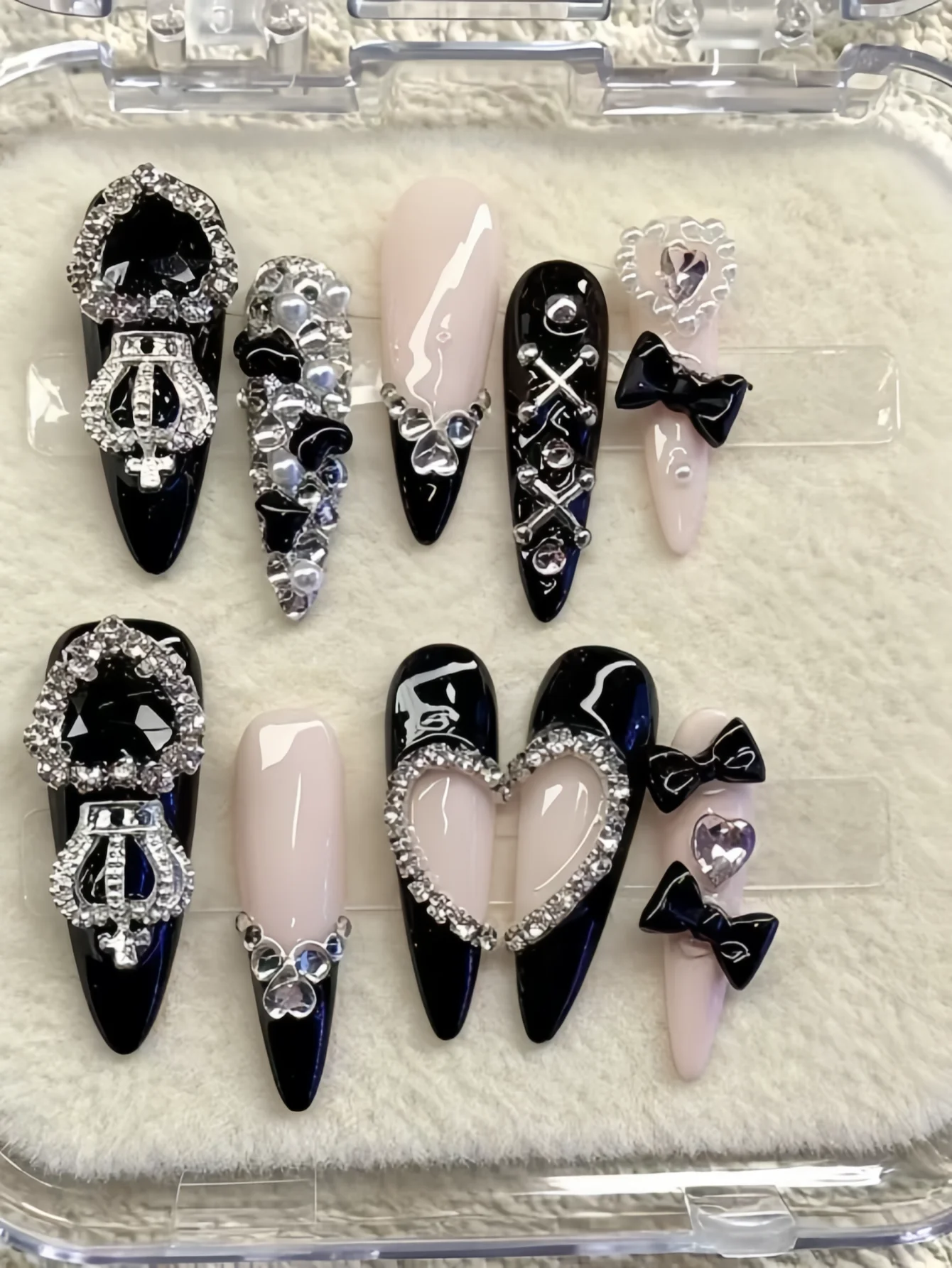 10 Black and Nude Pink Heavy-Duty Crown Heart Rhinestone Nails, Dark Princess Style Heavy-Duty Nails, Black + Nude Pink Contrasting Colors, Oversized Heart Rhinestones, Silver Crown, Black Bow, Pearl Rhinestones, Cross-Tie Rhinestone Decorations, Gorgeous and Eye-Catching