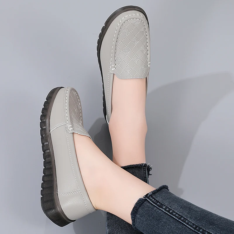 Platformowe trampki damskie moda na co dzień wygodne wsuwane płaskie białe buty damskie Lncrease buty wulkanizowane buty kobieta