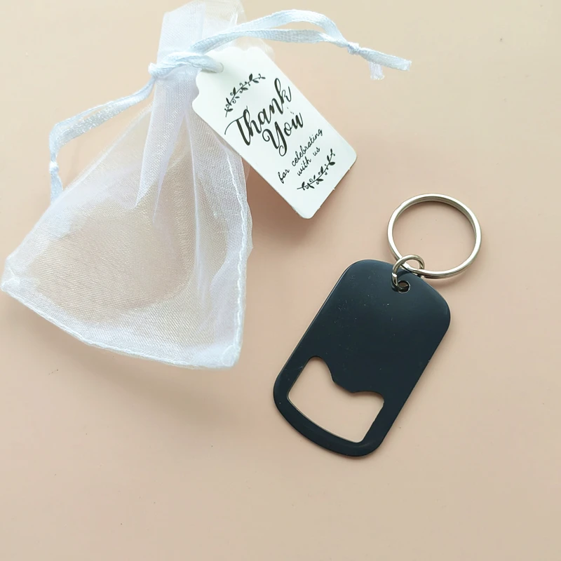 50-100 stuks Gepersonaliseerde Gegraveerde Sleutelhangers Flesopener Bruiloft Gunsten Cadeaus Voor Gasten Feest Doop Aangepaste Souvenir Met Kaart