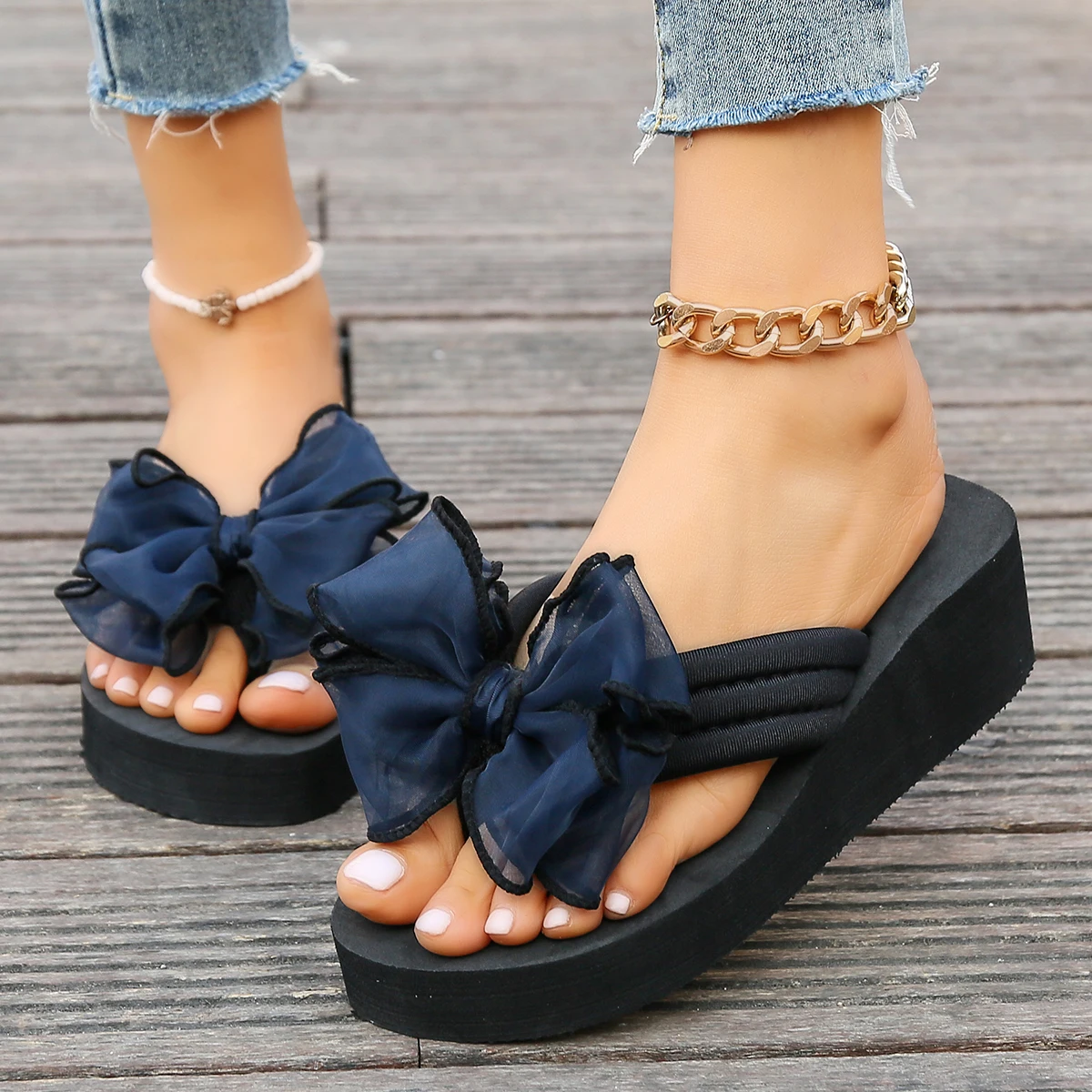 Frische und schlichte, elegante Damen-Flip-Flops mit Schleife – Detail 3