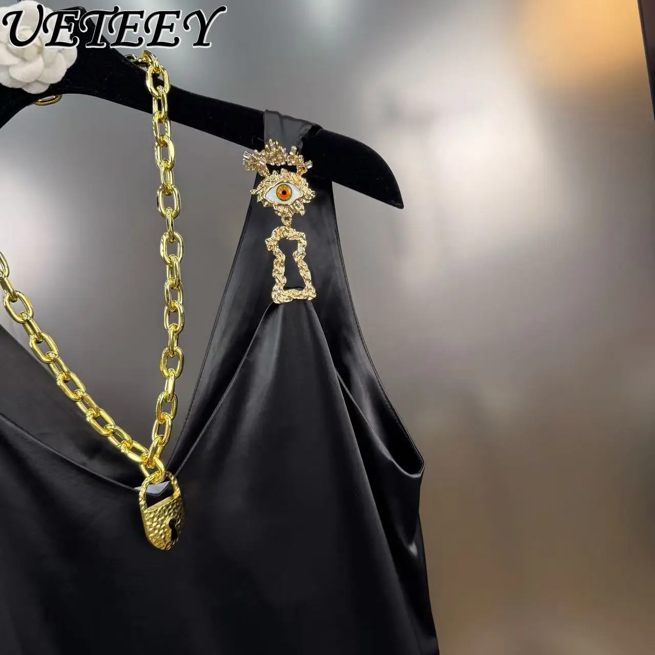 Primavera novedad de verano estilo Retro francés hebilla de Metal decorado Color sólido vestido largo con cuello en V profundo sin mangas vestidos sin mangas de moda