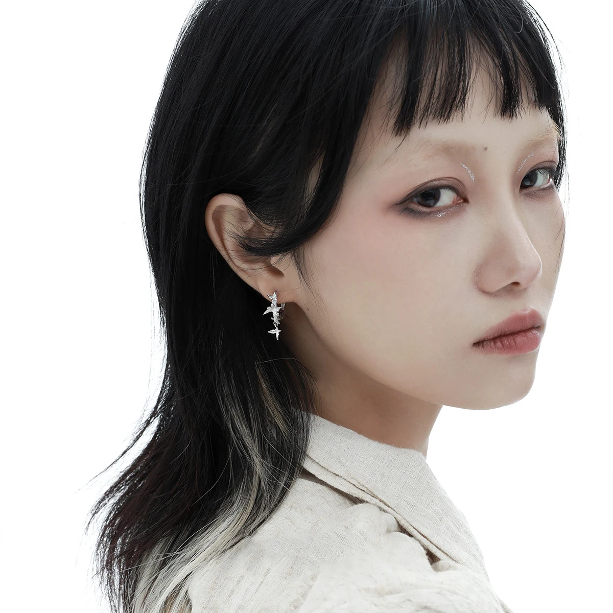 F.I.N.S Original Irregular Butterfly S925 Sterling Silver Hoop Earrings Minimalist Textured Round Piericng Ear Buckles Jewelry view 3