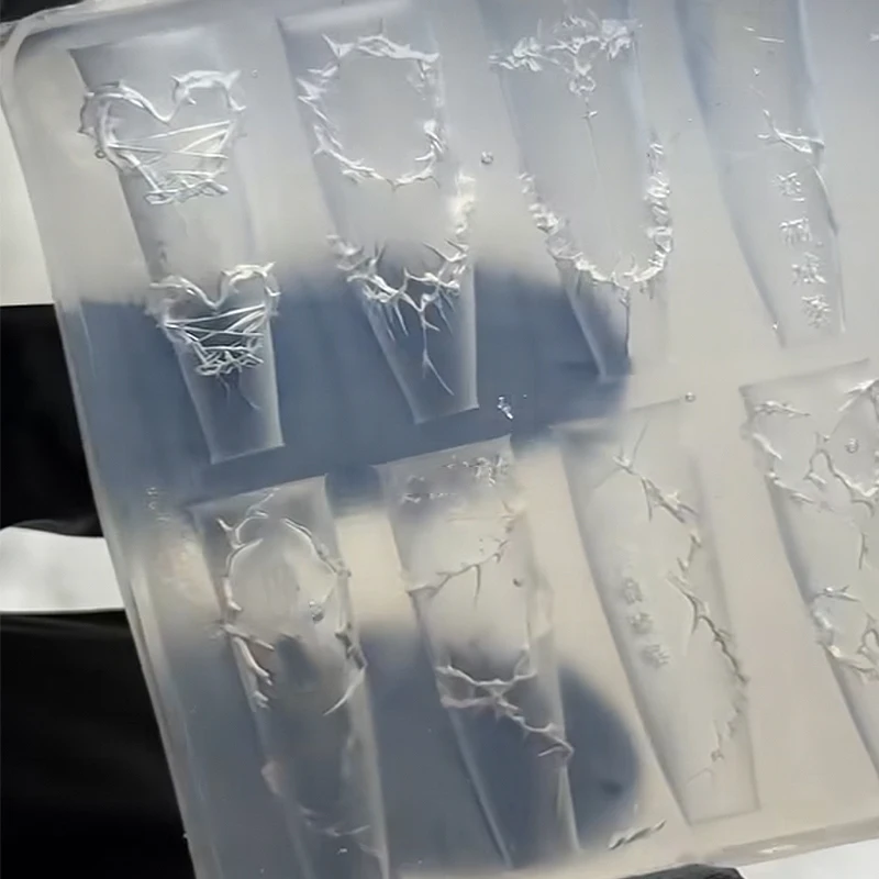 Stampo in silicone trasparente a forma di cuore per manicure, posta, pittura, costole, design dell'osso della colonna vertebrale, decorazioni per unghie, stampo per unghie in silicone