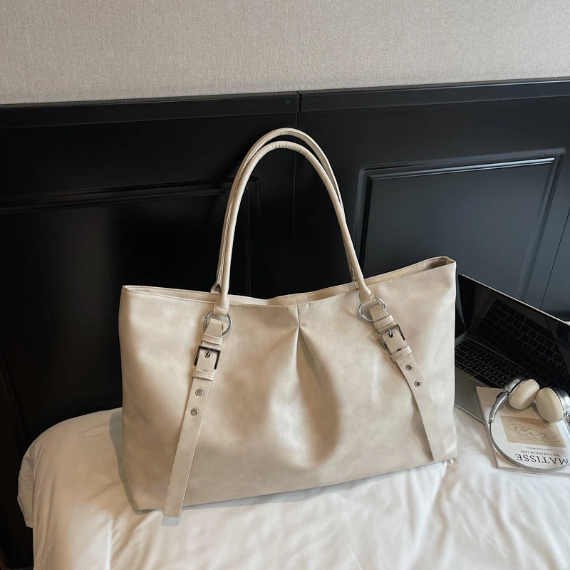 

2025 New Stylish Design Glossy PU Shoulder Bags Solid Zipper Large Capacity High Quality Versatile Commute Tote Bags for Women