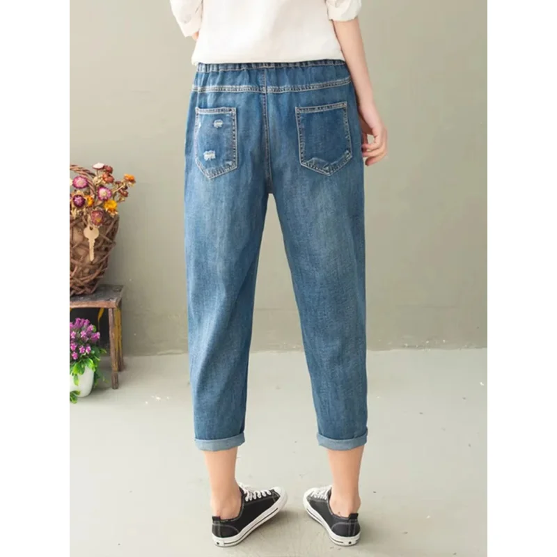 女性の夏のヴィンテージ花柄ルーズデニムパンツ - 穴付き中国風カジュアルリップドジーンズ、伸縮性ハーレムパンツ