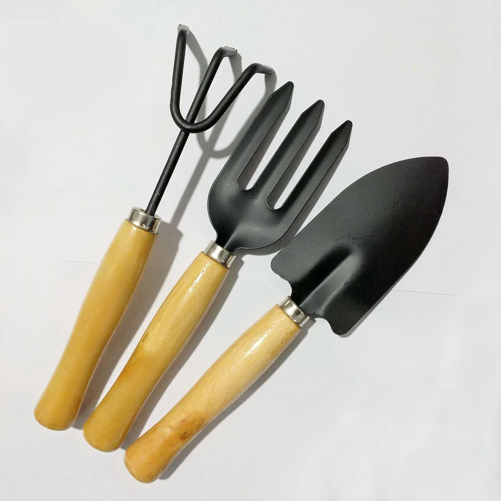 

Gardening Rake Metal 3-Prong Cultivator Ergonomic Handle for Digging Cultivating Weeding Horticulture Tool Green Plants