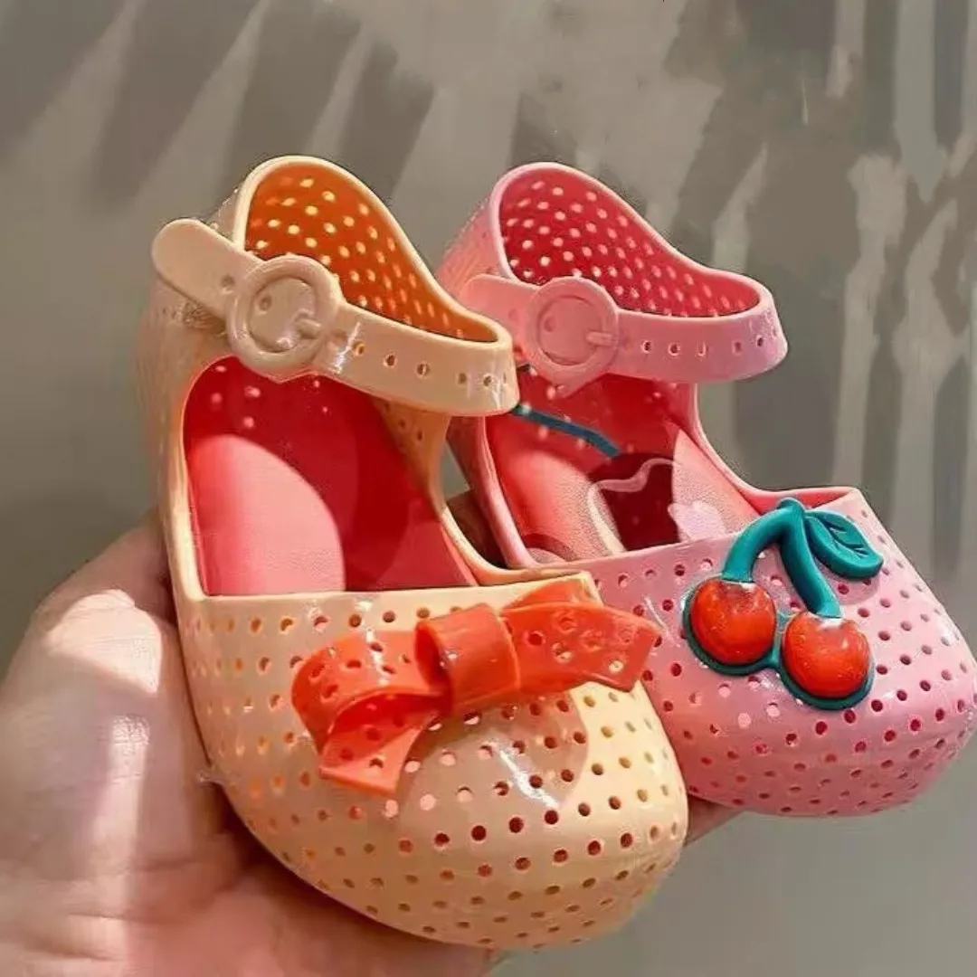 

Original Style Brazil Brand Children PVC Cherry Jelly Shoes Princess Girl Summer Beach Hole Sandal Kids Candy Shoes HMI188
