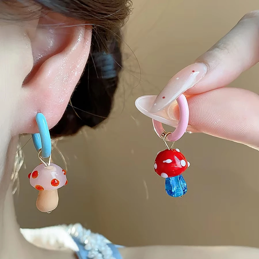 Cute Dopamine Colorful Dripping Oil Mushroom Huggie Hoop Earrings for Women Cartoon Glaze Asymmetry Dangle Earring Party Jewelry