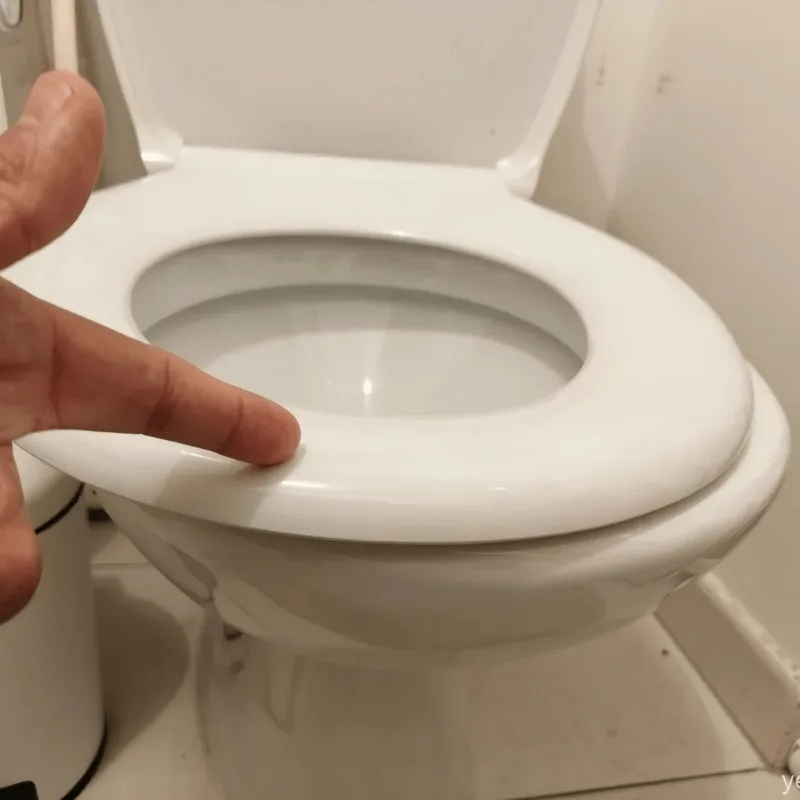 2 PCS White Toilet Cover Stabilizers. Prevent the Toilet Cover from Tilting. The Plastic Material Is Lightweight and Durable