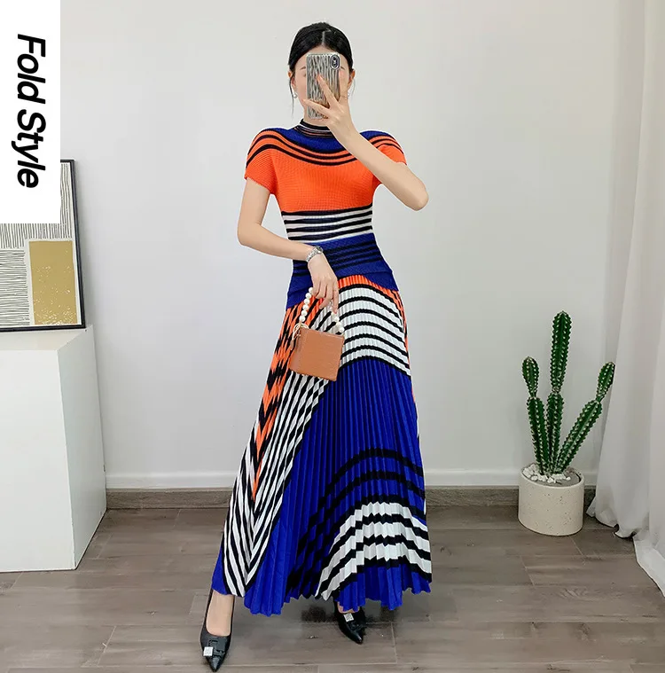 

Miyake Pleated Set 2024 Summer New Print Short Sleeve Corn Grain Hundred Pleated Long Dress Temperament Two Piece Set