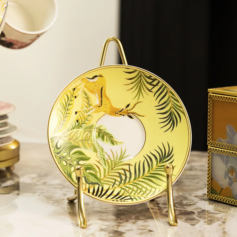 Minimalist brass plate bracket, light luxury decorative display rack, ornament & dinner plate storage, retro holder