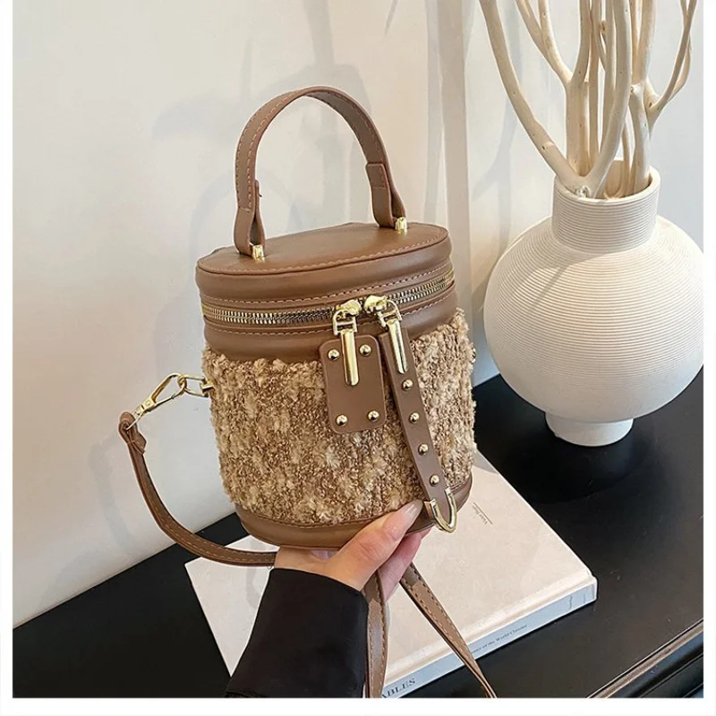 

Popular Classic Women's Leather Shoulder Bag Crossbody Option By Famous Designer Luxury Brand Elegant