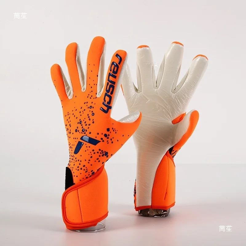 Professional leather football goalkeeper gloves finger guard classic style