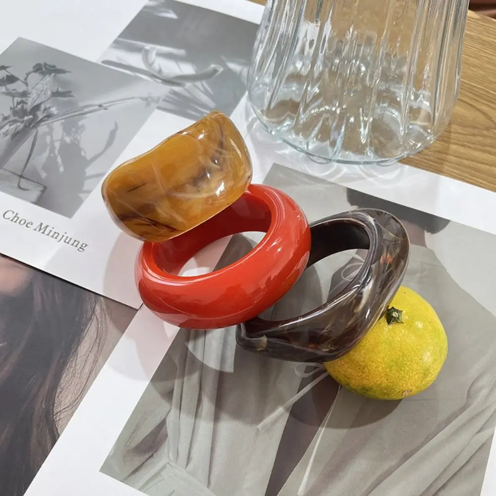 البوهيمي الاكريليك الإسورة تلطخ الأقلية تصميم غير النظامية واسعة سوار مجوهرات اكسسوارات الدوبامين الرجعية اليد الدائري النساء