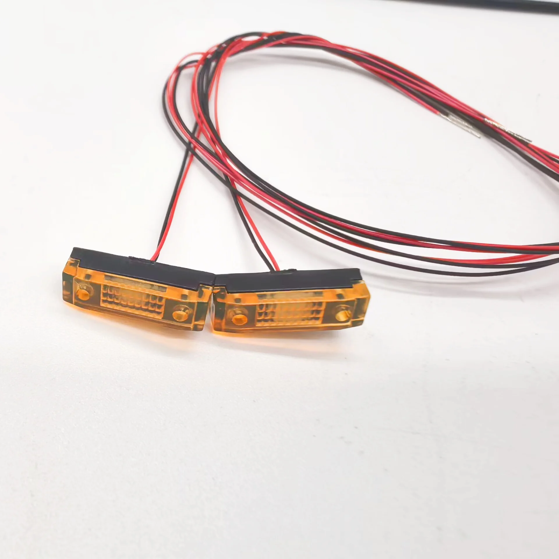 

RC 1/14 JUWUBA Ширина Предупреждающий световой прожектор для Actros Arocs Man Модель грузовика DIY Запчасти Игрушечные аксессуары