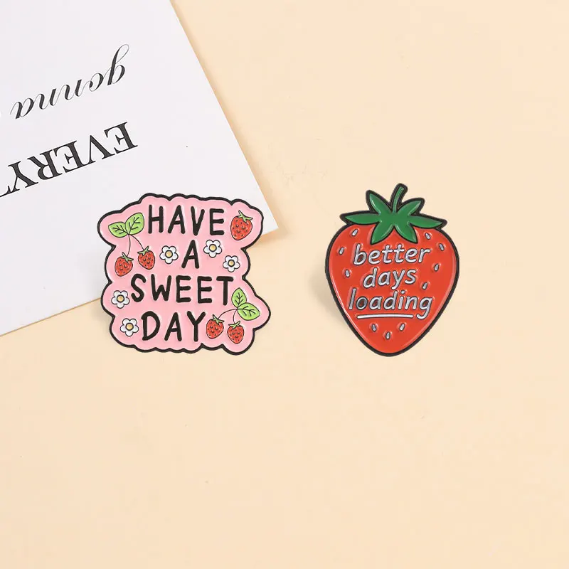Wald-Erdbeer-Zitat-Abzeichen, Cartoon „Have A Sweet Day“ Emaille-Pins, Tannenzapfen-Eichel-Broschen, Lustiges Natur-Positiv-Accessoire-Geschenk – Detail 2