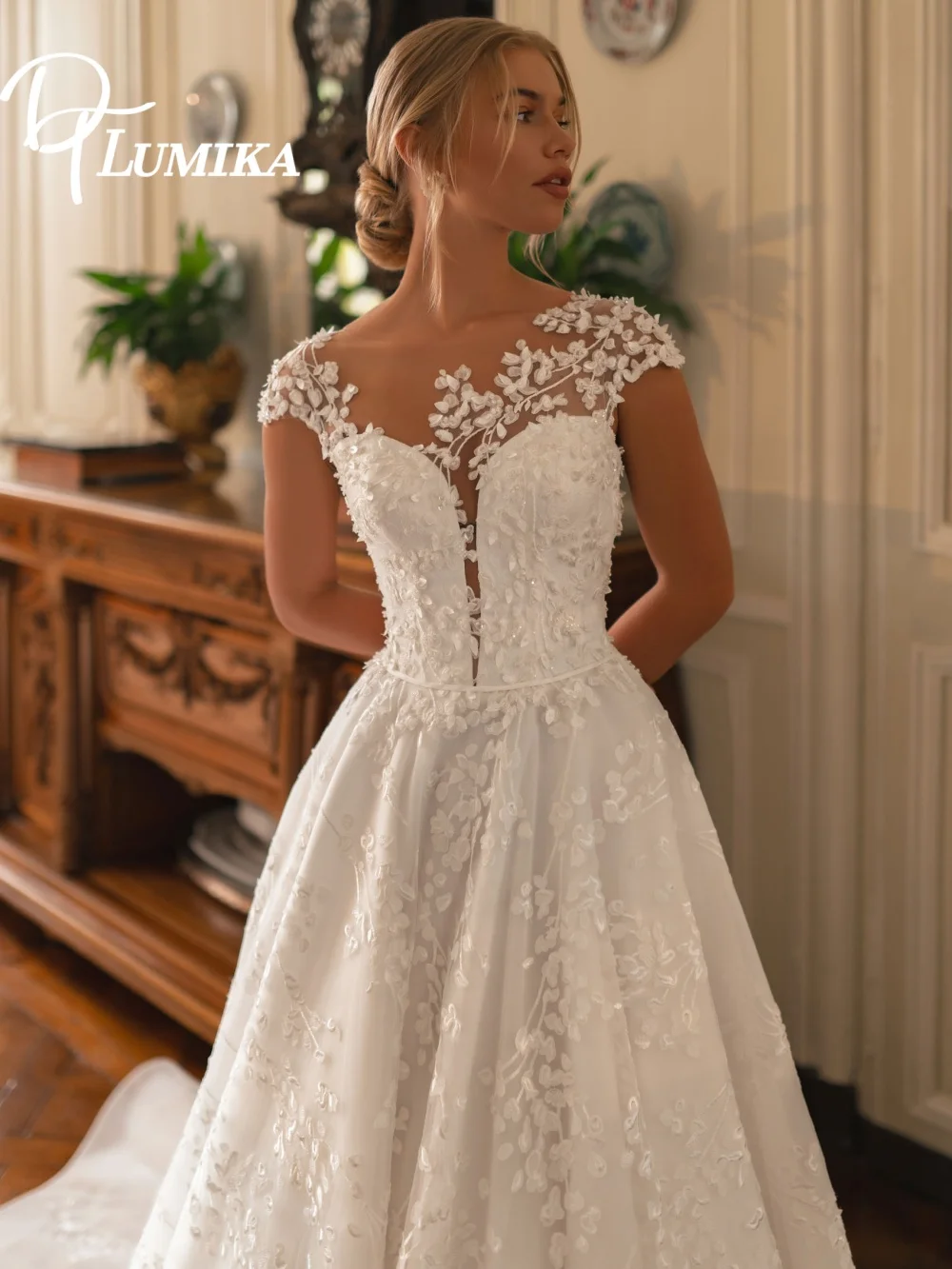 

Graceful Sheer-Capelet Wedding Dress 2026 Romantic Delicate-Lace Bridal Gown Flawless A-Line Floor-Length Bridal Dress Robe De M