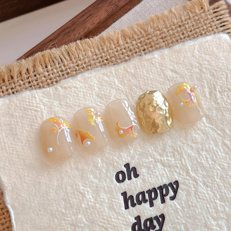 1 Stück geprägter, schalenförmiger, leuchtender Ginkgo-Nagelaufkleber, exquisites funkelndes Design mit selbstklebender Rückseite, geeignet für jede Nagelform