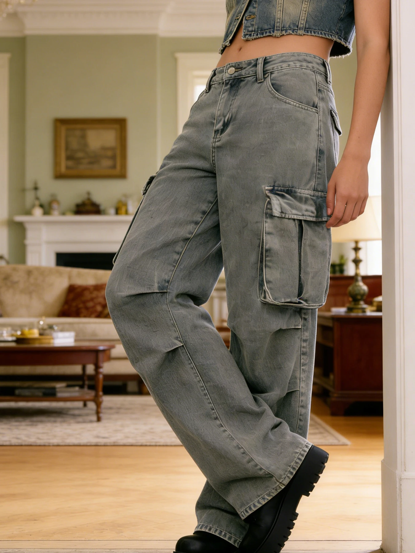 

Мужские широкие джинсы-карго в американском стиле, серые, с эффектом потертости, функциональный дизайн с множеством карманов, плиссированный драпированный крой.