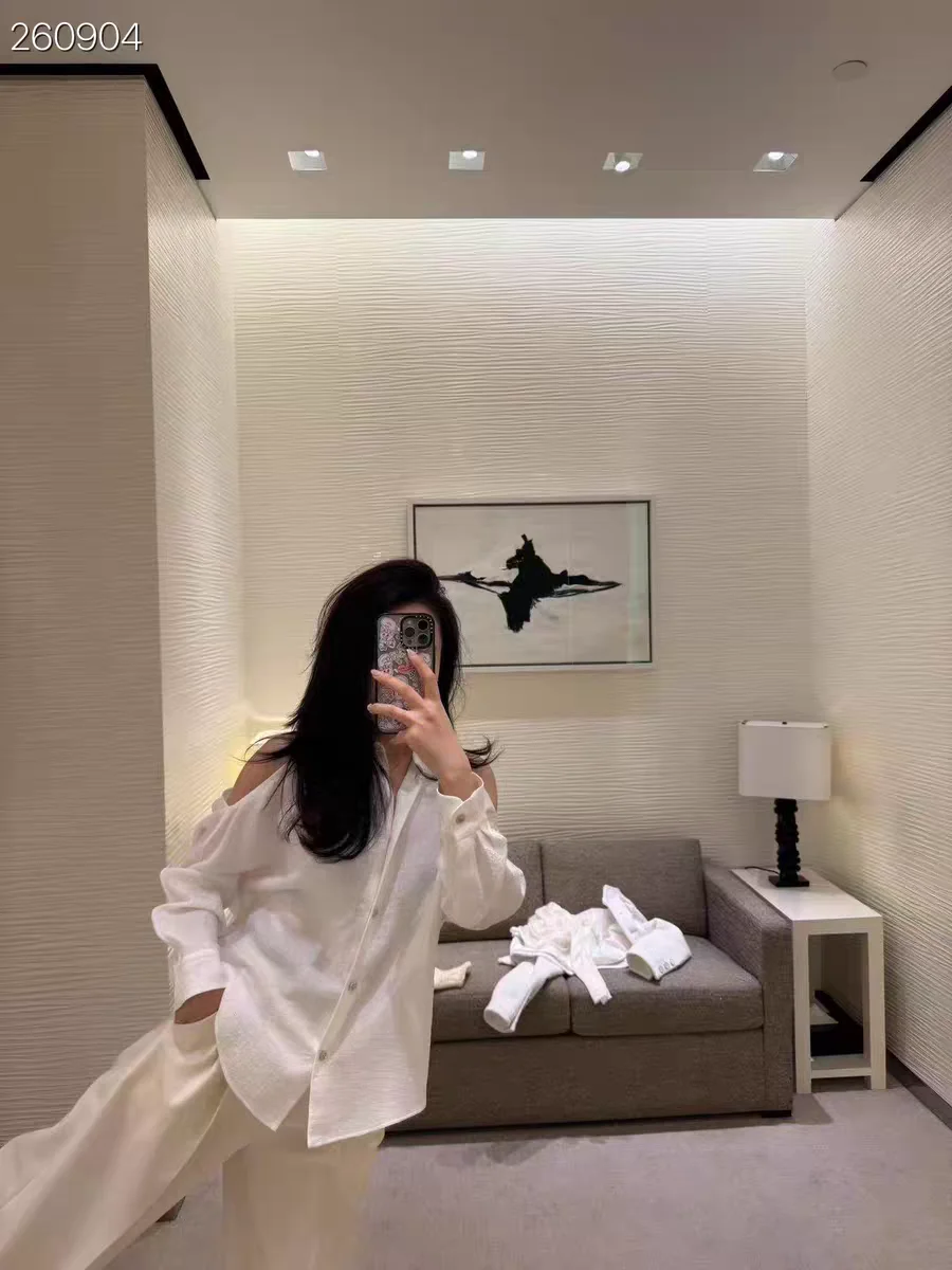 

Весна 2026: Новая женская белая рубашка с длинным рукавом, простой свободный крой, весна-осень, воротник, стандартная длина, на одной пуговице