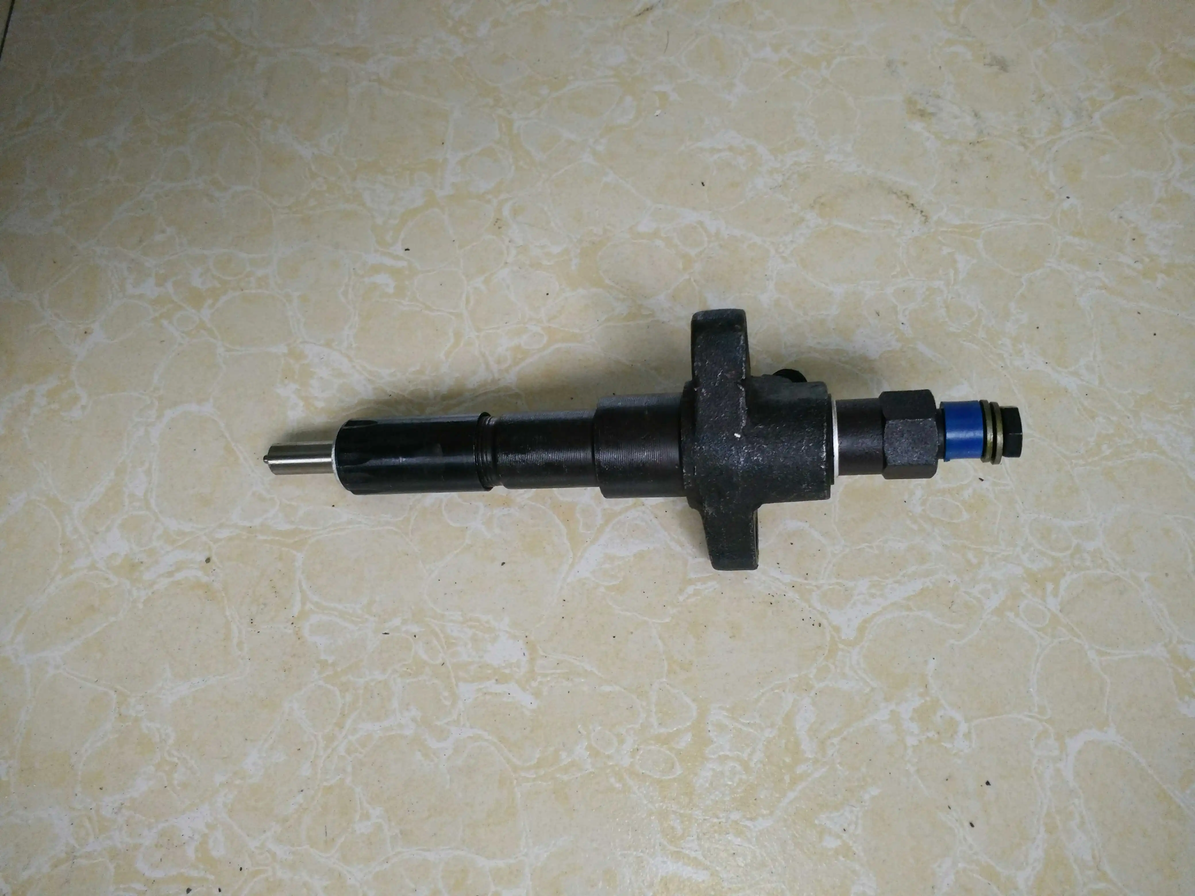 High quality fuel injector for weifang huafeng huadong ZH495ZD ZH4100D ZH4100ZD ZH4102ZD diesel engine parts from China supplier