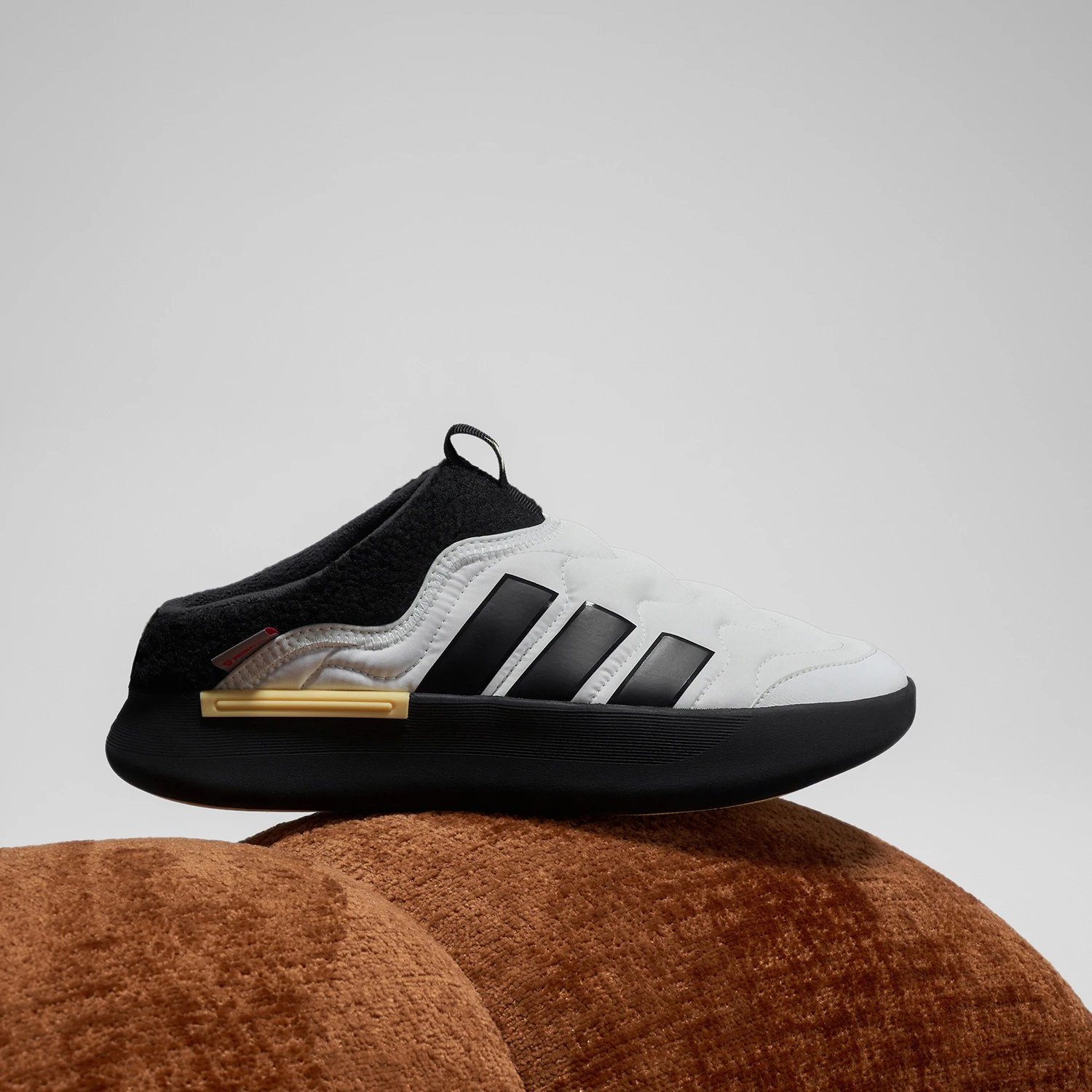 حذاء أديداس كاجوال جديد للجنسين مريح ومضاد للانزلاق من القطن JR0066