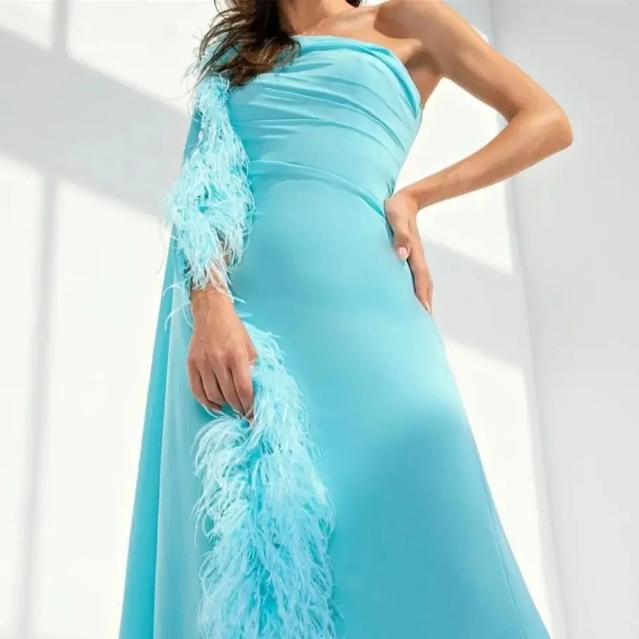 

Elegant Evening Dresses One-Shoulder Feathers Satin Bridemaid Gowns A Line Pleats Prom Gowns Women Wedding Party Dress Plus Size