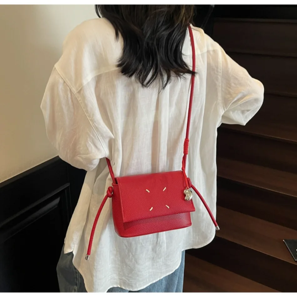 

ins New 2025 Fashionable, Simple, Retro, Solid Color, Single Shoulder, Crossbody Bag with Embroidered Thread Small Square Bags
