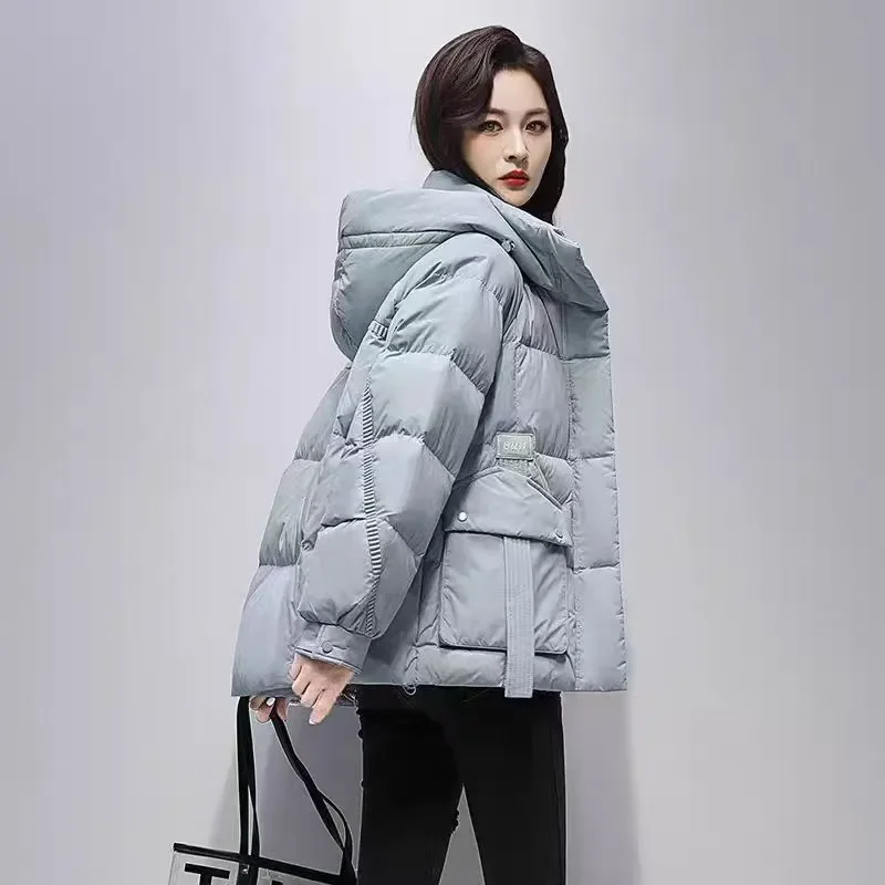 Women Light Gray Hooded Puffer Jacket Short Loose Big Pocket Strap Decor 2027 Warm Winter Down Cotton Parka Outerwear Coat