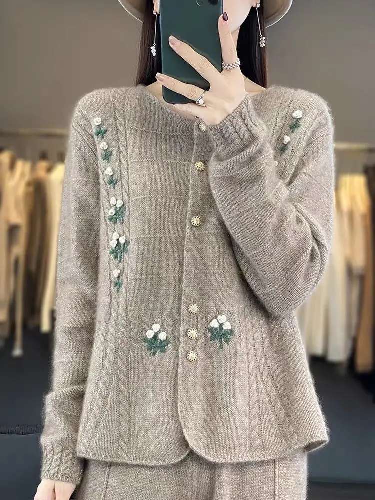 

Women Fashion Heavy Industry Hook Flower Design Sense Knitted Sweater Autumn Winter New Fashion Loose Cardigan Coat