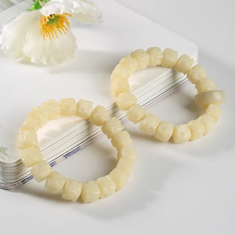 Milchgelbe Bodhi-Handkette in Form eines geschnitzten Käse und zuckerfarben, niedrige Sättigung, sanftes Design, Abschlussgeschenk für Studentenpaare