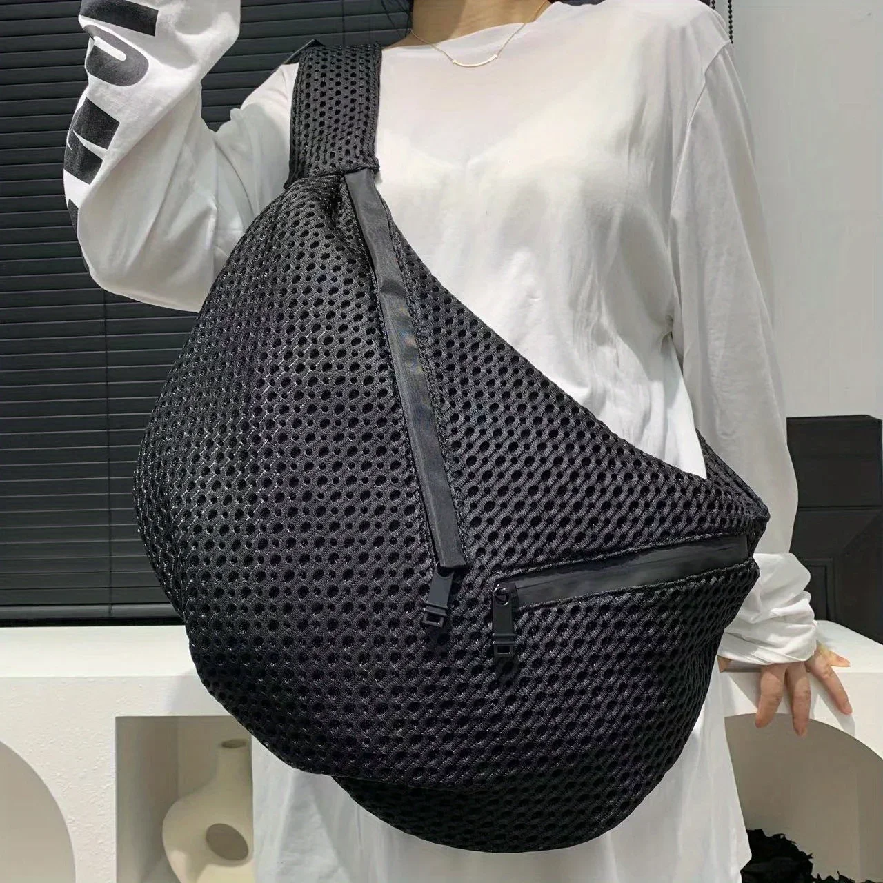 

Women's Fashion Oversized Sports Chest Bag Mesh Large Capacity Crossbody Bag