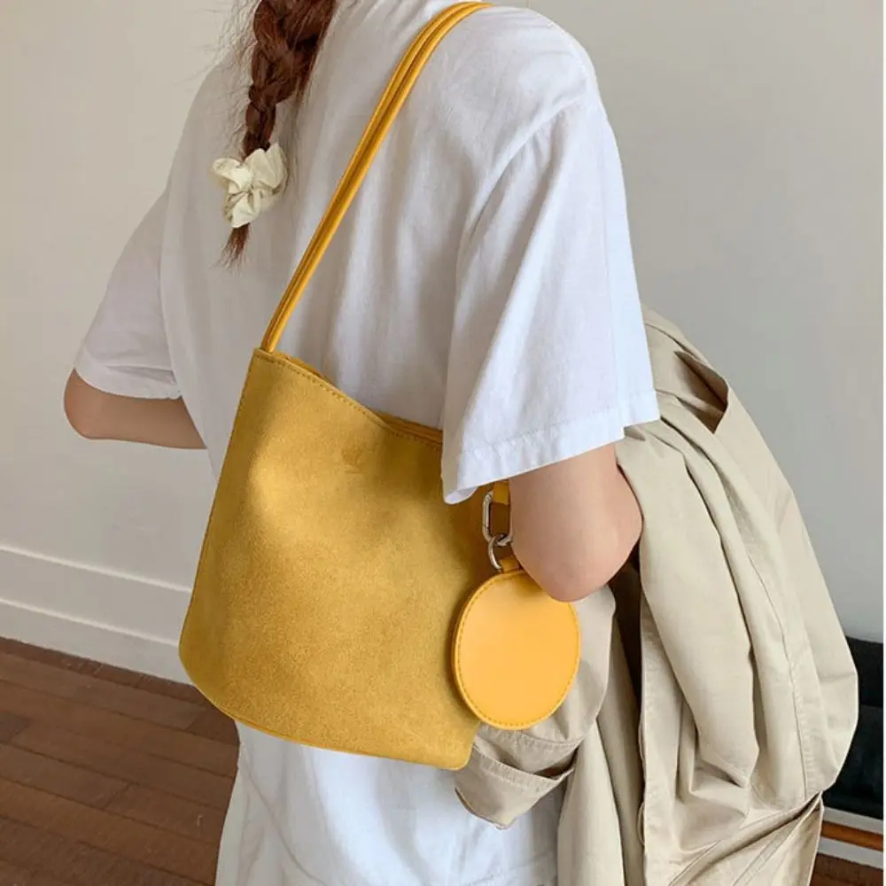 with Round Pendant Faux Suede Bucket Bag Shoulder Bag Handbag Slouchy Hobo Bags Bucket Bag Large Capacity Solid Color Tote Bag