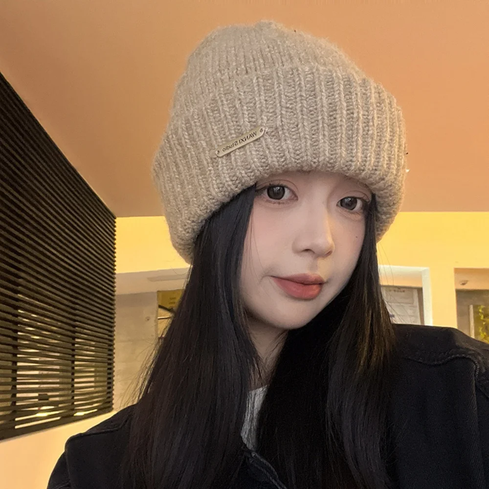 Шапка без полей, однотонная шапка унисекс, зимние шапки, мягкая металлическая шапка со значком для улицы, унисекс, осень и зима