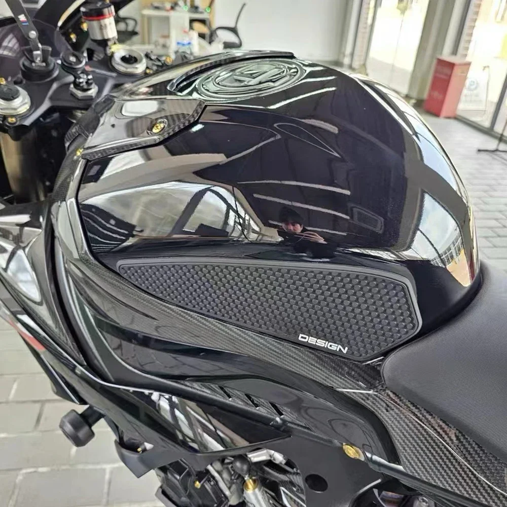 

Для BMW S1000RR 2019-2024 S1000R 2021-2024 защита мотоцикла противоскользящая боковая накладка на бак боковая тяговая наклейка на бак тяговая накладка