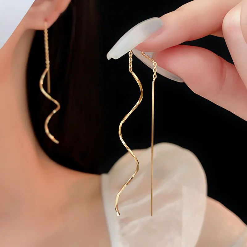 Orecchini pendenti con curva in acciaio inossidabile placcato oro 18 carati per donne e ragazze adolescenti, gioielli con orecchini con nappa ondulata