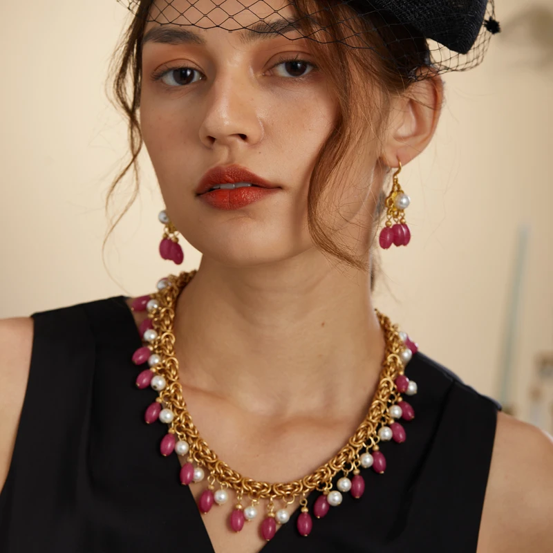 خمر الوردي قلادة المختنق كريستال قصر شرابة اكسسوارات الزفاف اللؤلؤ سحر الفاخرة مصمم مجوهرات سلسلة ذهبية اللون 2025